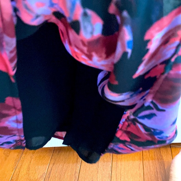 NWOT beautiful eight & sixty lined watercolor floral top. - Picture 4 of 7